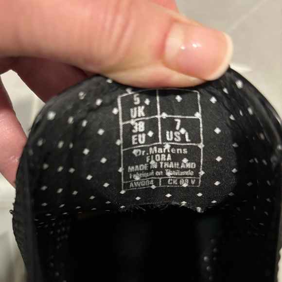 Dr. Martens Flora Sleek Black Chelsea Ankle Boots Brand New Sz 7 Leather - Picture 9 of 13